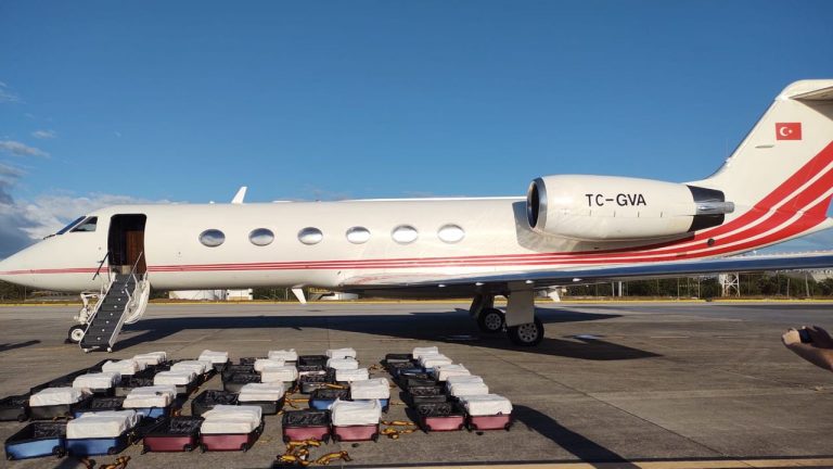 PF apreende 1,3 tonelada de cocaína em avião particular estrangeiro