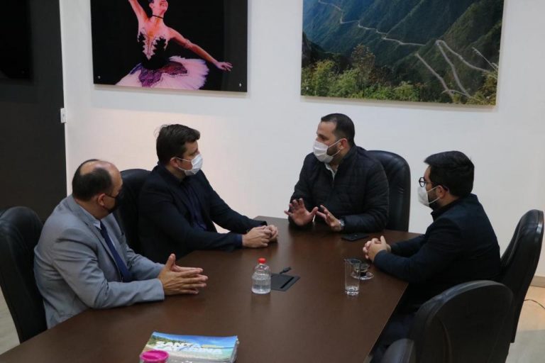 Prefeito de BC vai ao TCE e à Santur por Centro de Eventos