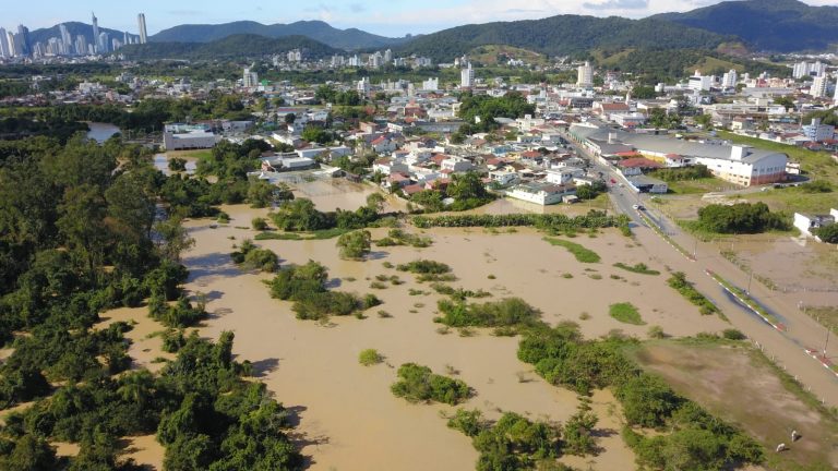 Atingidos pelos alagamentos poderão sacar FGTS em Camboriú