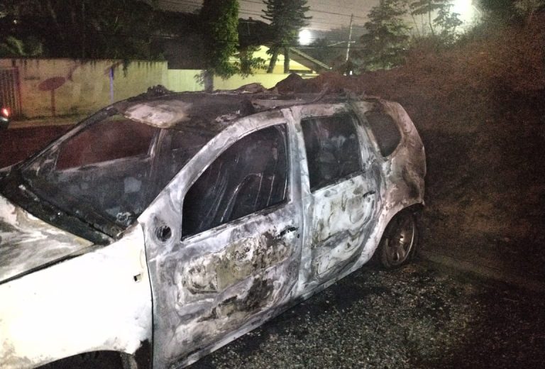 Veículo é incendiado no depósito da prefeitura de BC