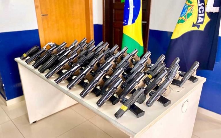 Homem é preso com 51 pistolas e munições que viriam para Balneário Camboriú