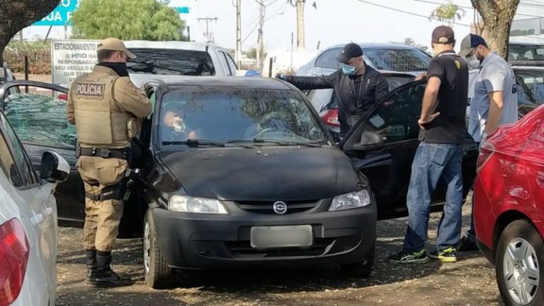 PM encontra recém-nascido morto dentro de carro