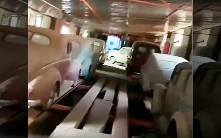 VIDEO: Adolescentes “descobrem” coleção de carros antigos em casarão abandonado