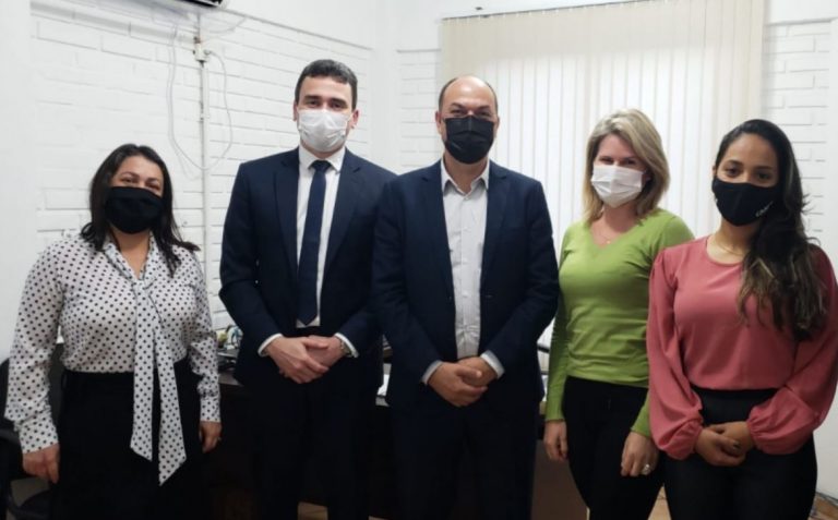 Procuradores-gerais de Navegantes e Balneário Camboriú buscam otimização das procuradorias em encontro