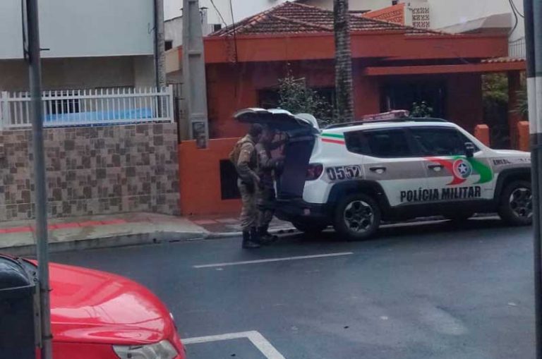 Homem é vitima de tentativa de homicídio no Centro de Balneário Camboriú