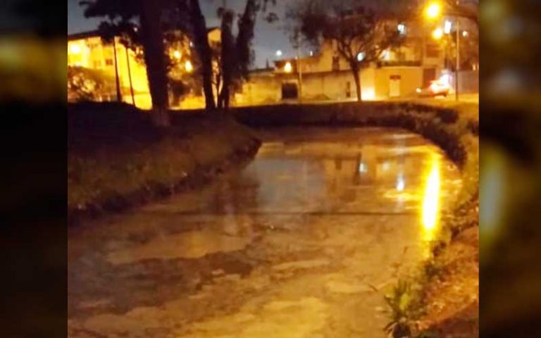Derramamento de tinta no Rio Peroba mobiliza Defesa Civil e órgãos ambientais em Balneário Camboriú