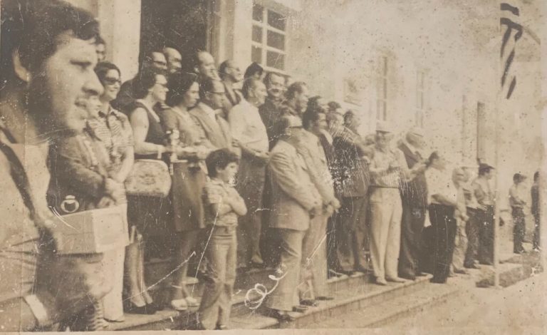 Ajude a reconhecer pessoas e lugares em fotos antigas de Balneário Camboriú