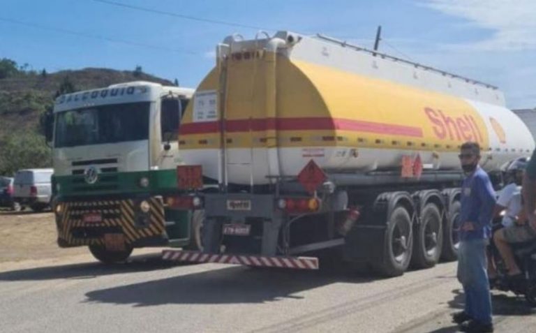 Caminhões-tanque são liberados para abastecimentos