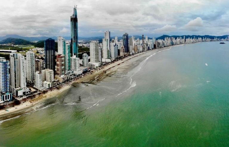 Alargamento da Praia Central já tem mais de 1 km