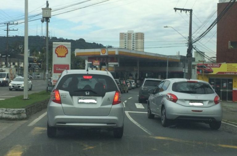 Sindipetro entra com liminar para conseguir levar combustível aos postos em SC