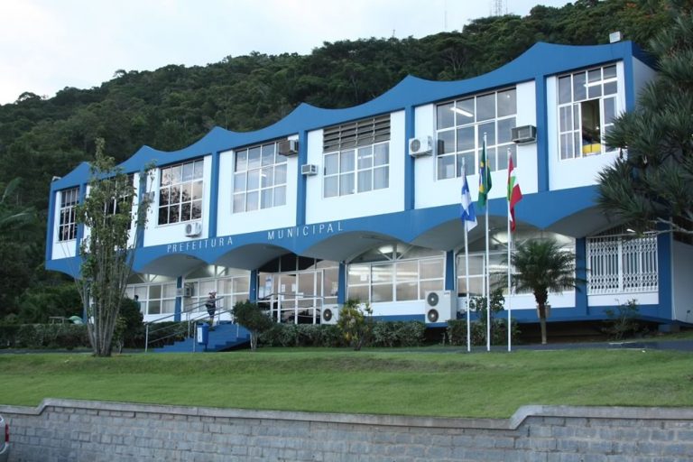 Prefeitura decreta ponto facultativo na próxima segunda-feira