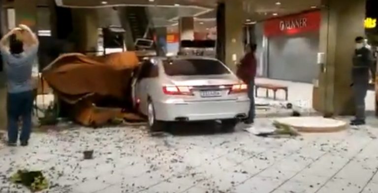 VÍDEO: Motorista bêbado invade shopping em Florianópolis