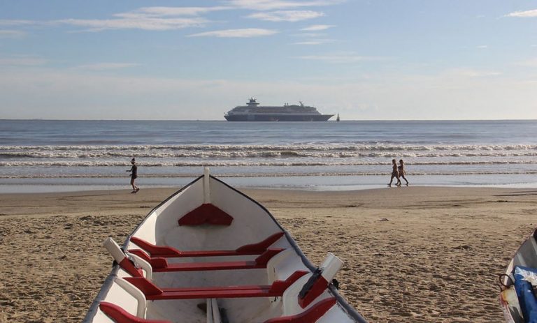 Prefeitura notifica donos de barcos de pesca sem registro que estão na Praia Central