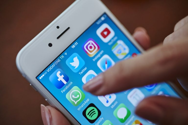 WhatsApp, Facebook e Instagram começam a funcionar após queda geral