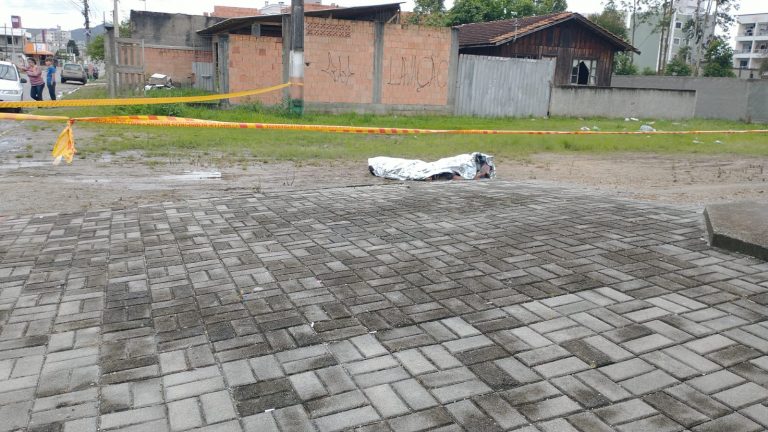 Homem morre no meio da rua no Santa Regina