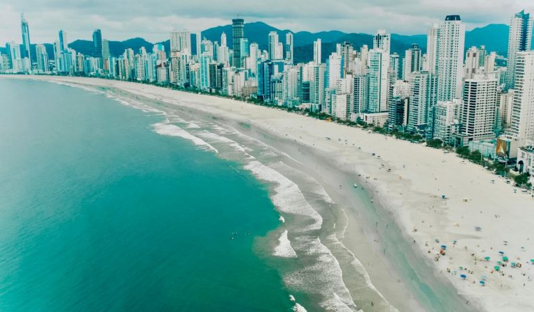 Balneário Camboriú mantem liderança no metro quadrado mais valorizado do Brasil