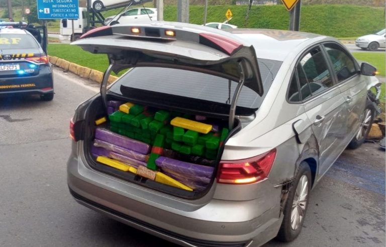 VÍDEO: Após perseguição e acidente, homem é preso com 364 kg de maconha
