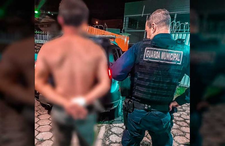Homem se joga do terceiro andar para fugir da GM em Balneário Camboriú