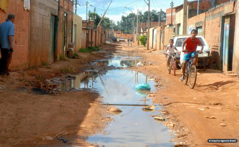 Falta de saneamento matou mais de 1,3 milhão de pessoas no país em uma década
