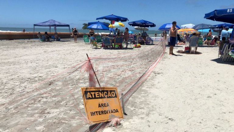 Banhistas continuam a invadir área interditada de obra de alargamento