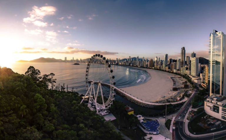 Roda Gigante de Balneário Camboriú: FG Big Wheel completa um ano de emoção nas alturas