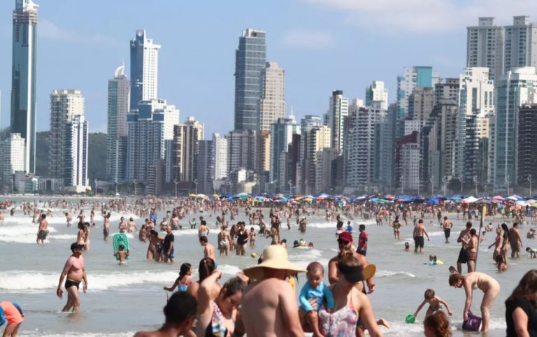 Relatório de balneabilidade da Emasa segue com praias próprias para banho