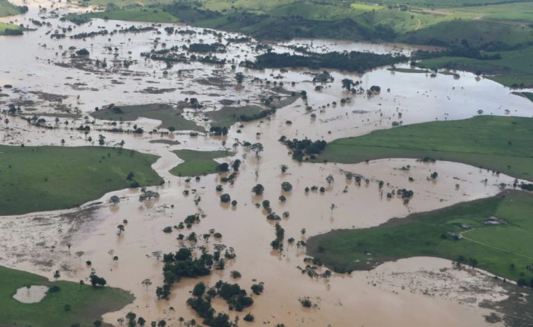 O que o Governo Federal está fazendo para ajudar atingidos pelas enchentes na Bahia?