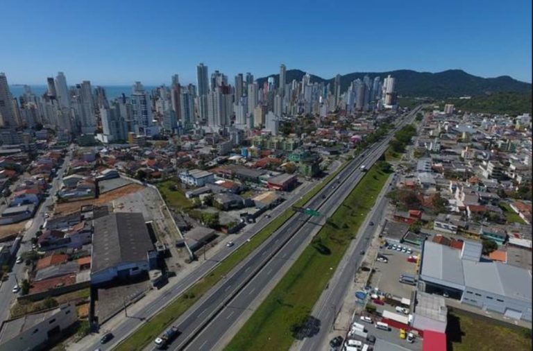 PRF e DENIT negam pedido de BC para liberar acostamento da BR-101