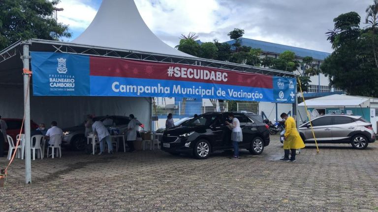 Vacinação em Drive-Thru retomou aplicações nesta segunda-feira