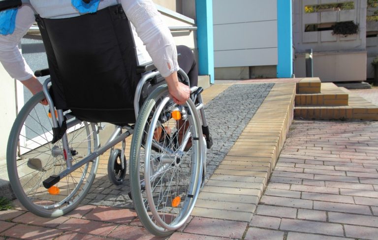 Liminares judiciais determinam reformas imediatas para acessibilidade em 50 escolas públicas de Balneário Camboriú