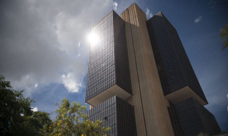 Nova projeção do mercado financeiro tem queda na inflação em 2022