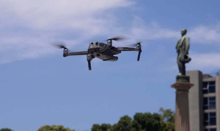 Anac dá primeira autorização para entrega de encomenda usando drones