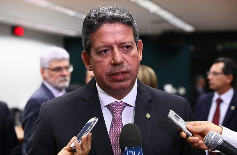 STF rejeita denúncia por corrupção passiva, evasão de divisas e lavagem de dinheiro contra presidente da Câmara