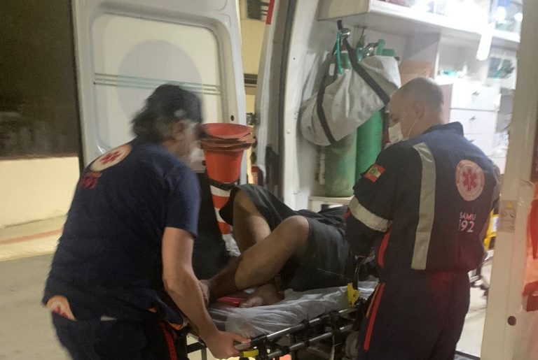PM ajuda a evitar suicídio no Centro de Balneário Camboriú