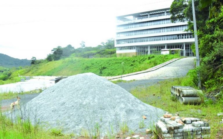 Centro de Inovação: Obra inacabada tem contrato rompido, furto de fiação e cobrança de dívida