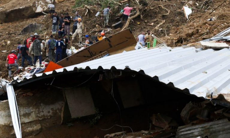 Petrópolis: mortes chegam a 110; novo deslizamento gera alerta