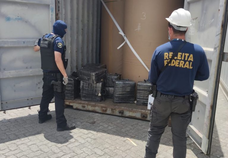 Cocaína é apreendida em carga de papel no Porto de Itajaí