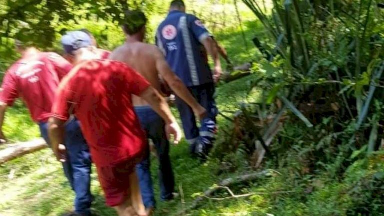 Filho morre afogado ao salvar mãe em rio no Oeste