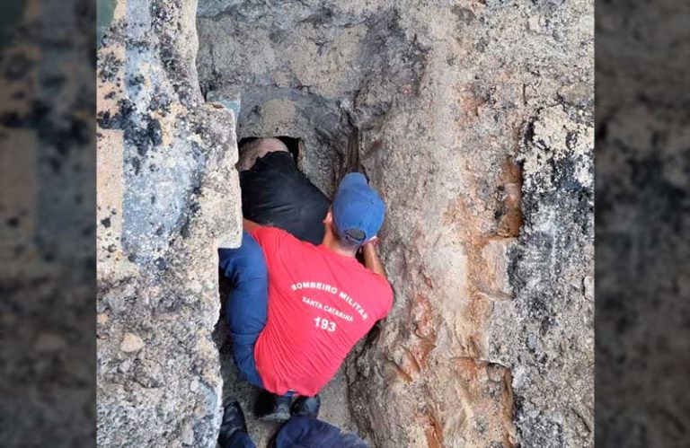 Homem entra em tubulação no Monte Alegre e é resgatado pelos bombeiros