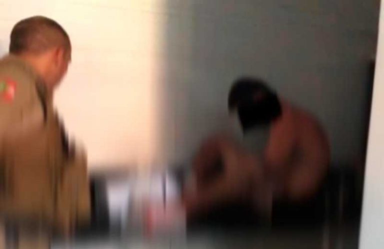 Homem entra em residência pelado e dorme na pia em Porto Belo