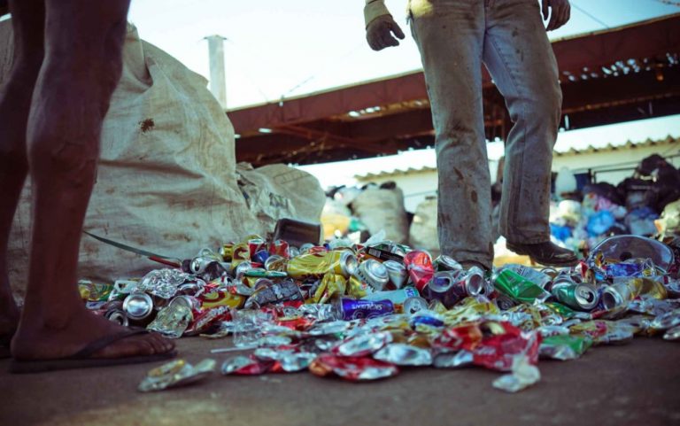 Para beneficiar a Ambiental, prefeitura proíbe catadores de reciclado em Balneário Camboriú