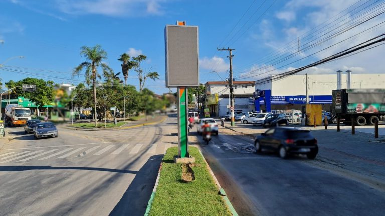 Camboriú gasta mais meio milhão de reais em painéis de autopromoção