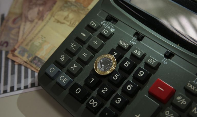 PIB cresceu 0,3% em abril, aponta Ibre-FGV