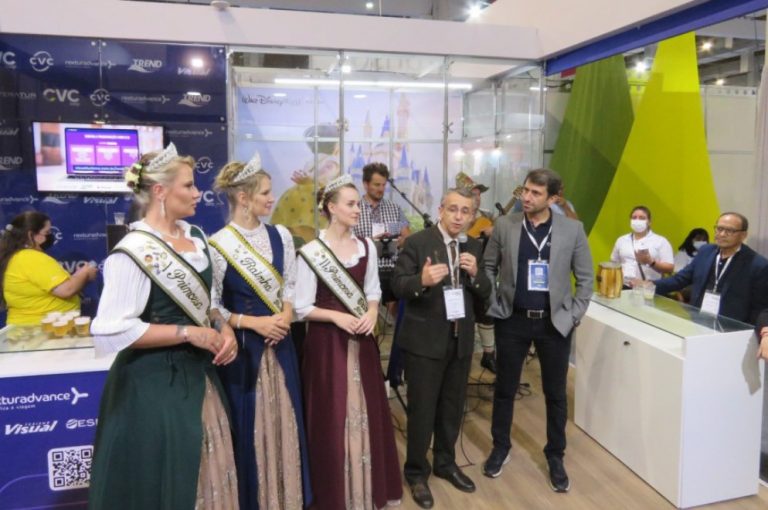 CVC e Oktoberfest Blumenau anunciam parceria em feira internacional