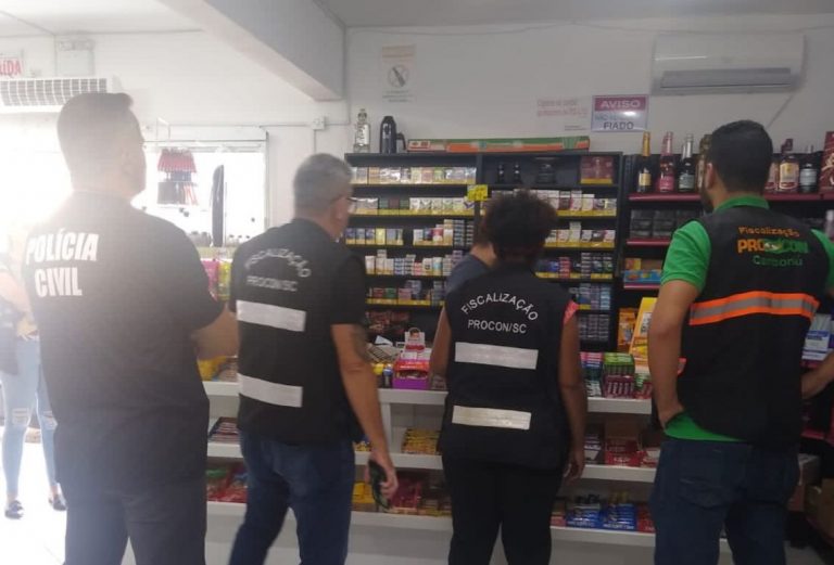 Procon de Camboriú realiza ação focada em cigarros eletrônicos