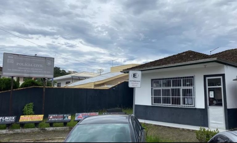 Professor é investigado por assediar alunas adolescentes para melhorar notas