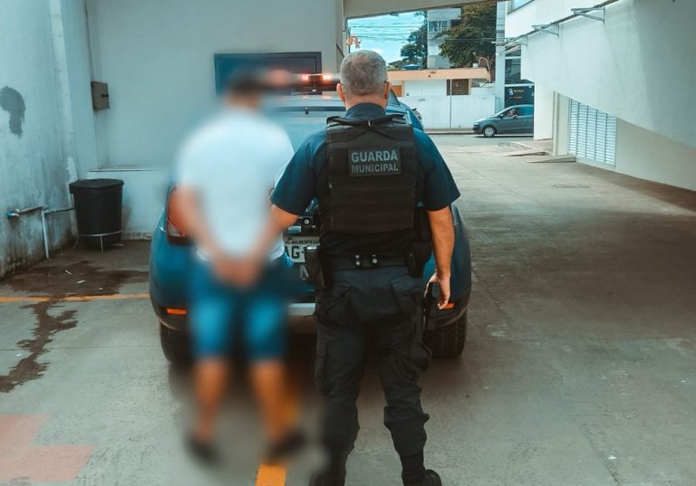 Homem agride esposa e tenta tenta jogar criança pela janela no Municípios