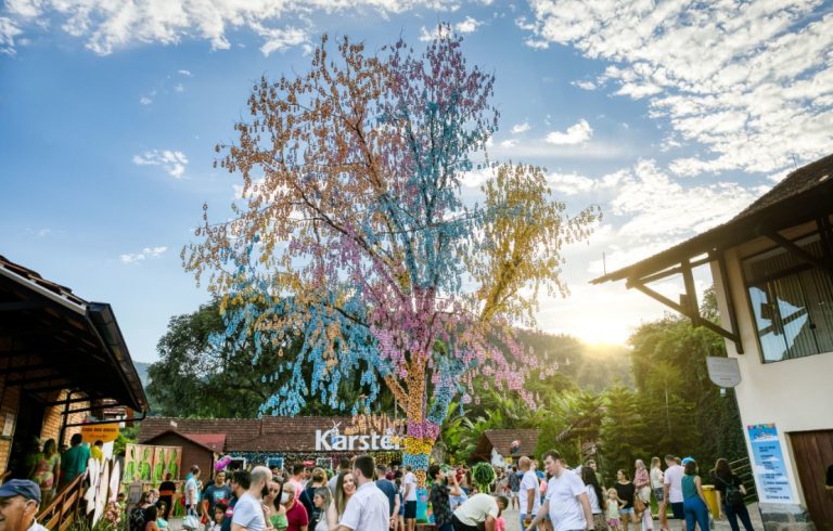14ª Osterfest, em Pomerode (SC) tem programação de quinta a domingo até 17 de abril