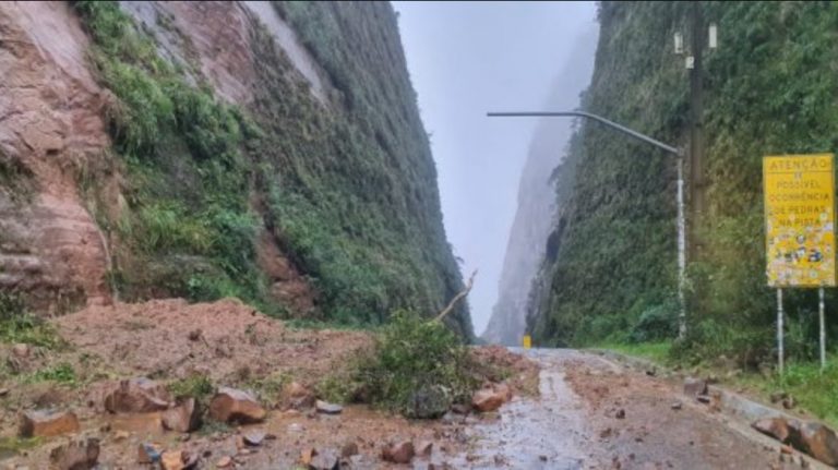 Rodovias estaduais de SC com bloqueios em função da chuva