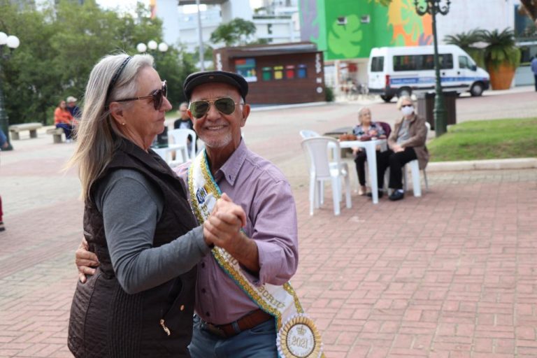 Baile dos Namorados para idosos em BC acontece nesta quinta